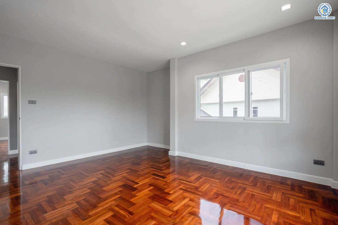 บ้านมือสองตกแต่งใหม่ ม.ศุภาลัย ออร์คิดปาร์ค1 บางแค ดีไซน์หรูหรา เนื้อที่ 117.7 ตร.ว. ฟังก์ชัน 4 ห้องนอน 4 ห้องน้ำ 1 ห้องแม่บ้าน จอดรถได้ 4 คัน บนทำเลเดินทางสะดวก เชื่อมต่อหลายเส้นทาง ใกล้เดอะมอลล์บางแค ทางด่วน "กาญจนาภิเษก" และรถไฟฟ้าสายสีน้ำเงิน "สถานีภาษีเจริญ"